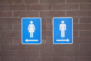 Baños de locales sin controles de calidad y perjudiciales para la salud: qué hacer